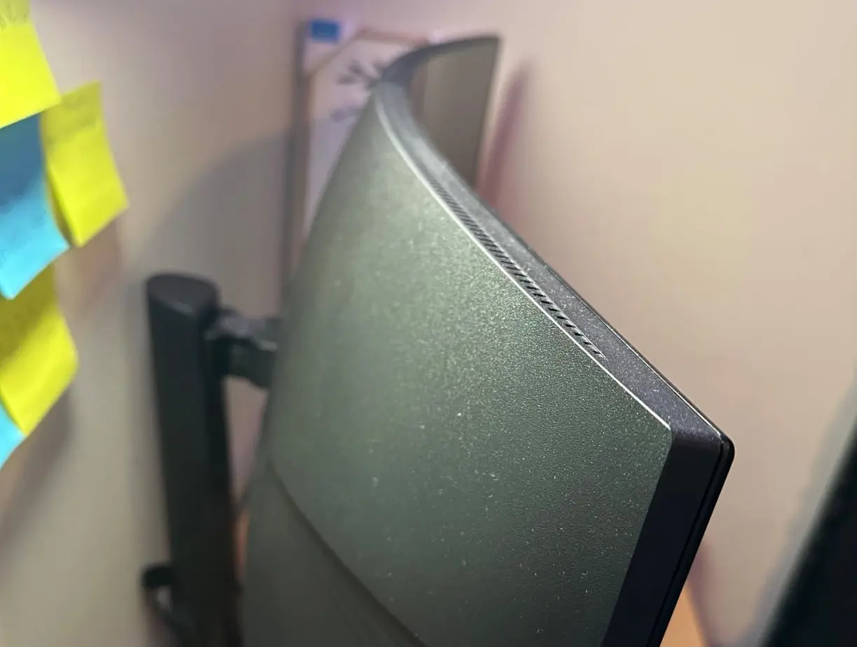 KOORUI 1500R curvature