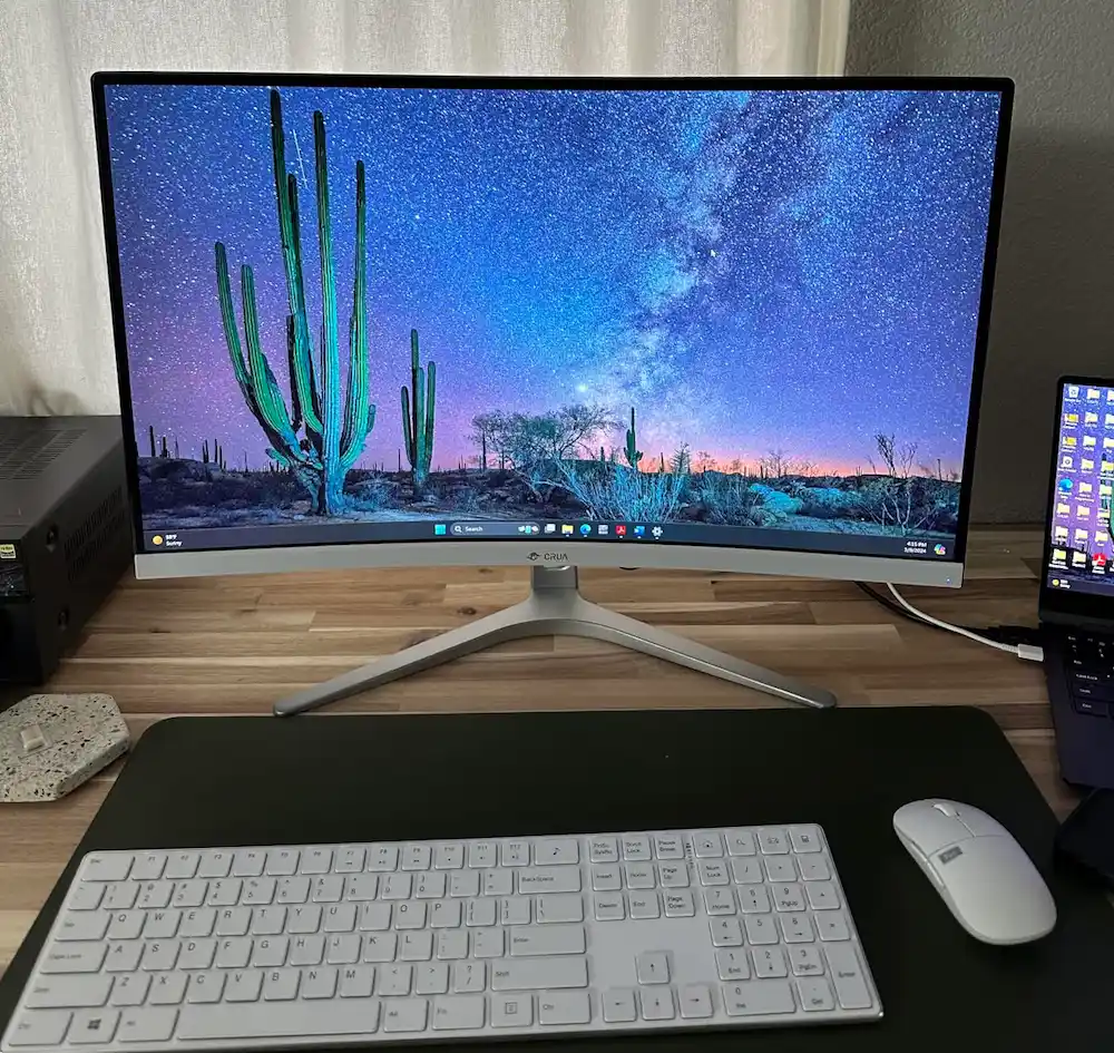 CRUA 27” Curved White Monitor
