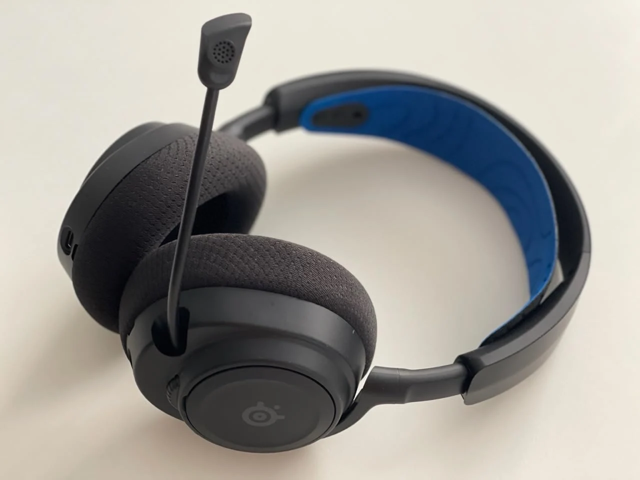 SteelSeries Arctis Nova 7 headsets