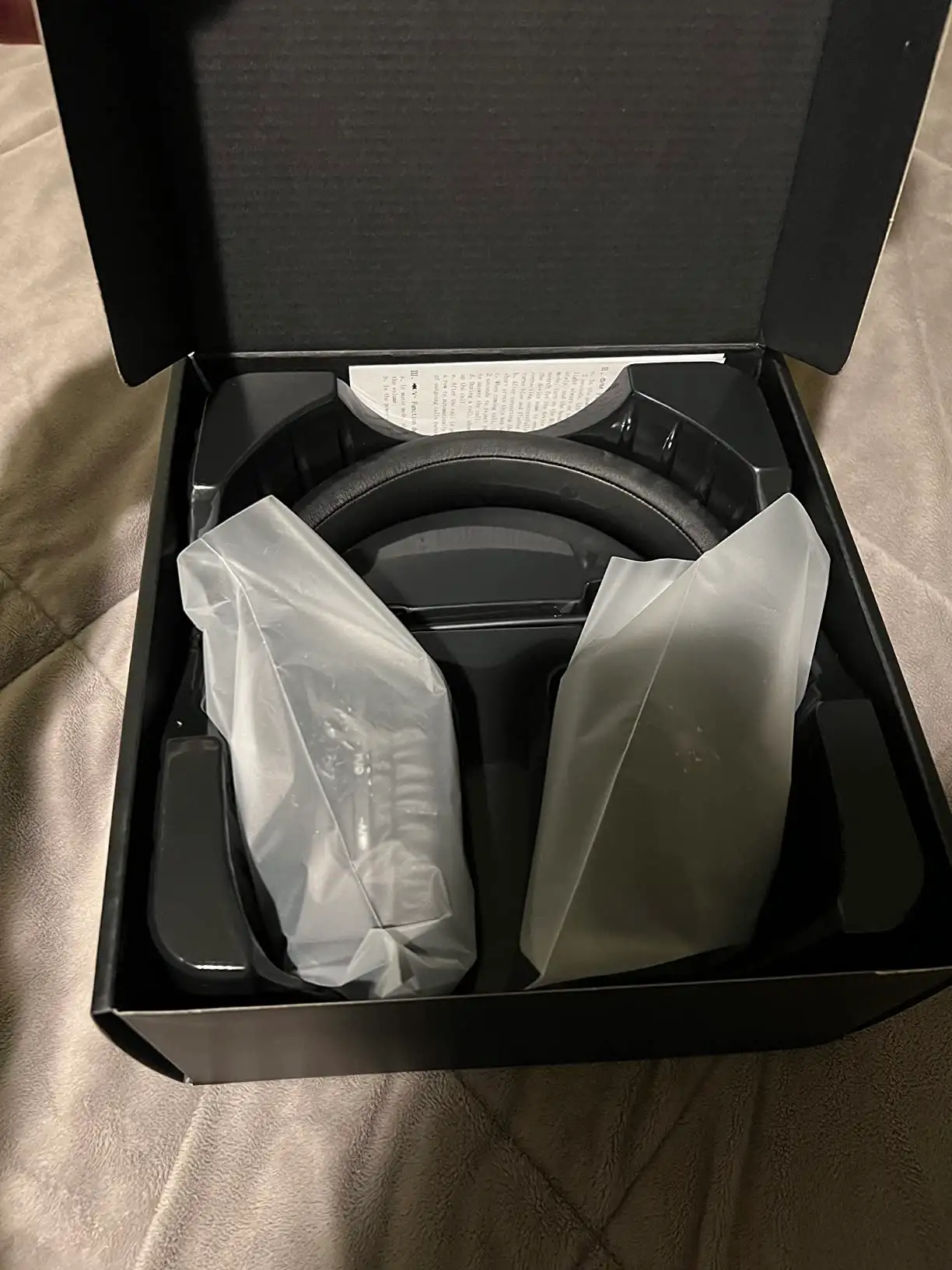 Acinaci Wireless Gaming Headset Packaging and Extras