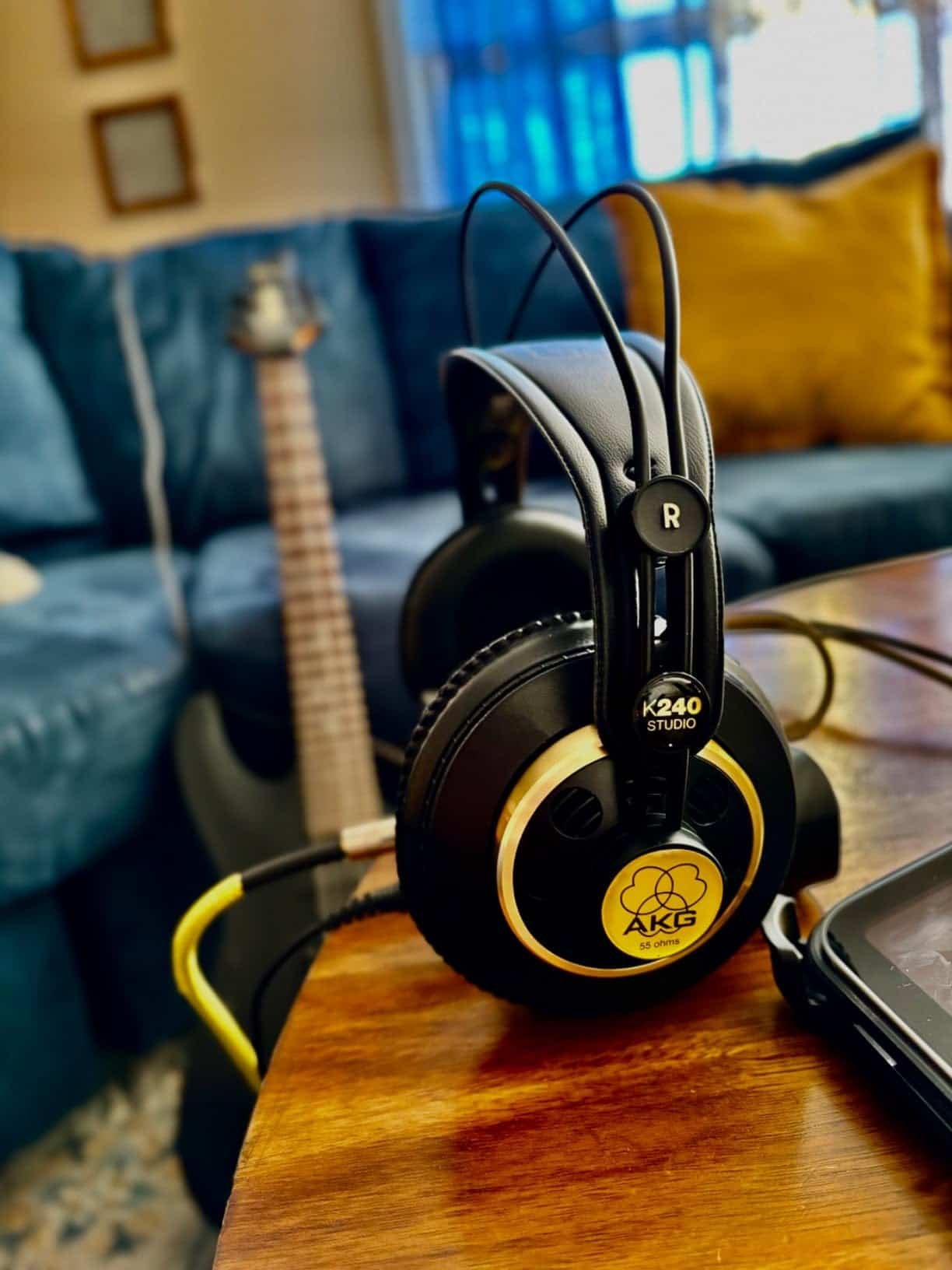 AKG K240