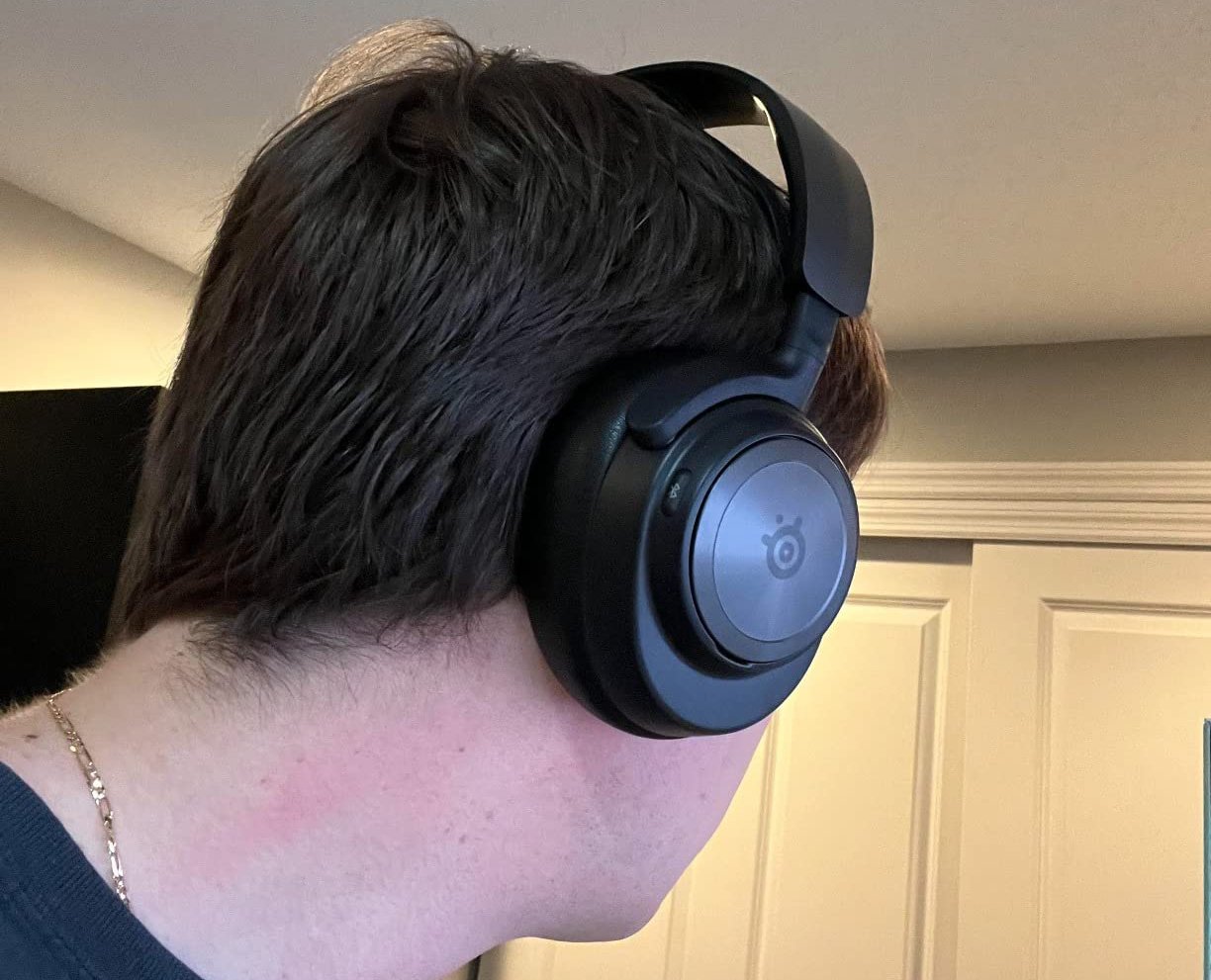 SteelSeries Arctis Nova Pro Wireless Freedom of Movement