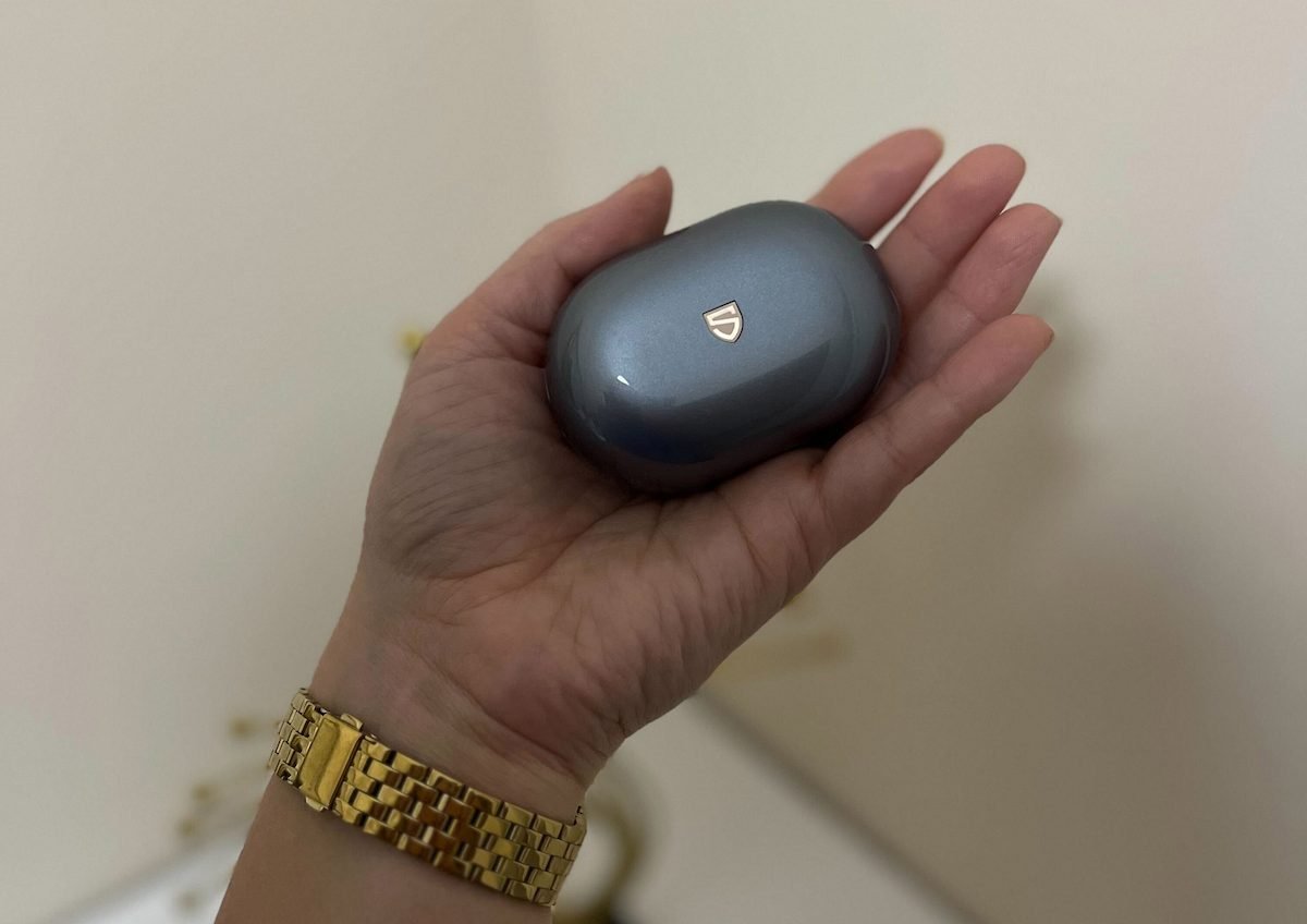 SOUNDPEATS Clip1 are open-ear earbuds that combine comfort, clear sound, and low latency