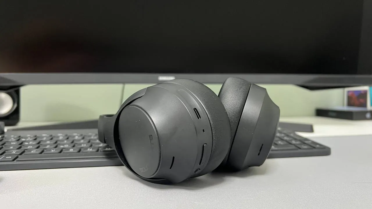 SoundPEATS Cove Pro Controls