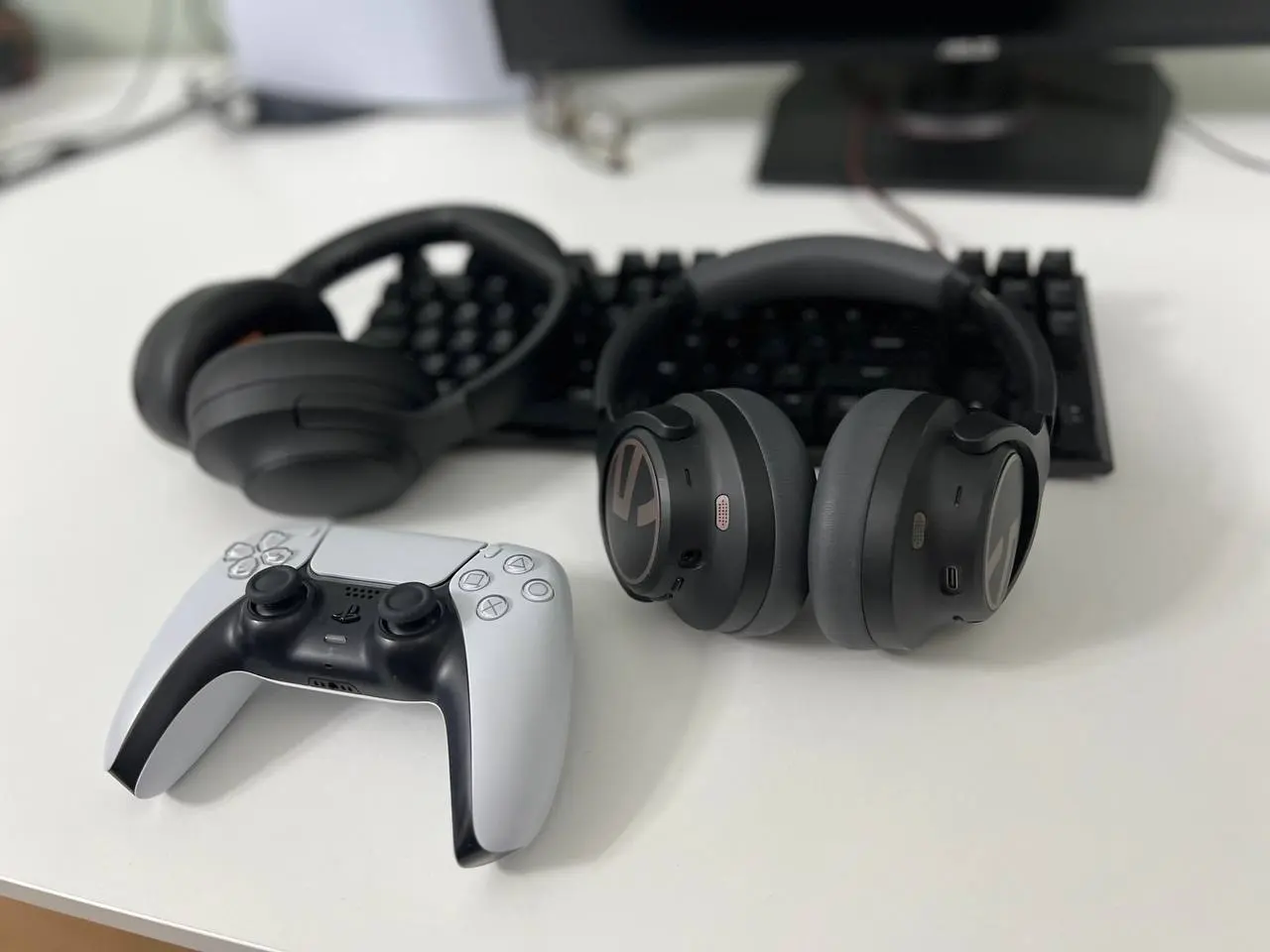SOUNDPEATS Cove Pro are wireless gaming headphones